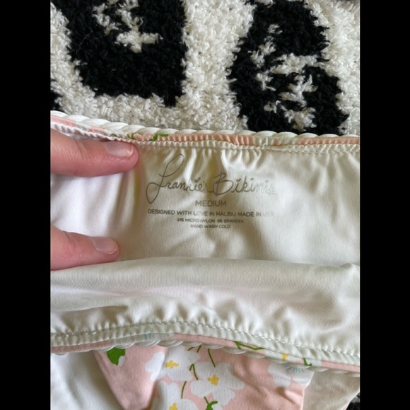 BNWT Frankie’s Bikinis Pink Floral Bikini Set Size M - Picture 4 of 4